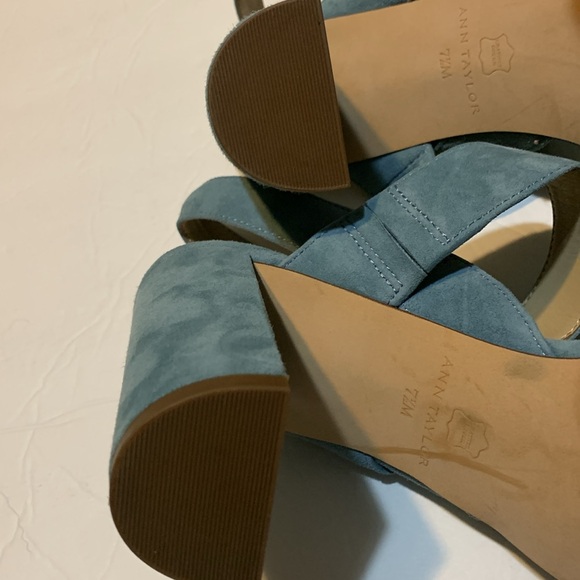 Ann Taylor JOY SUEDE FLOWER HEELED SANDALS IN CHIC SLATE - Picture 5 of 8